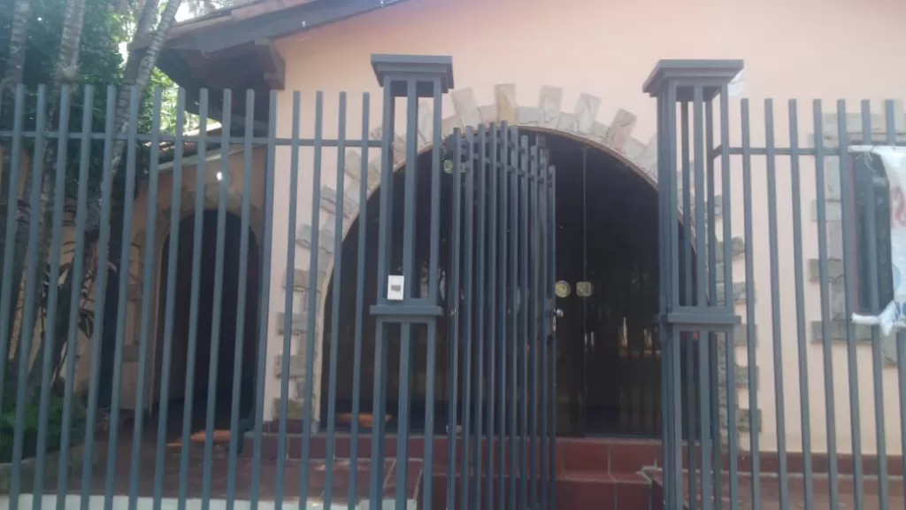 alquilo casa con excelente ubicacion, alto pinar luque!!! — foto 3
