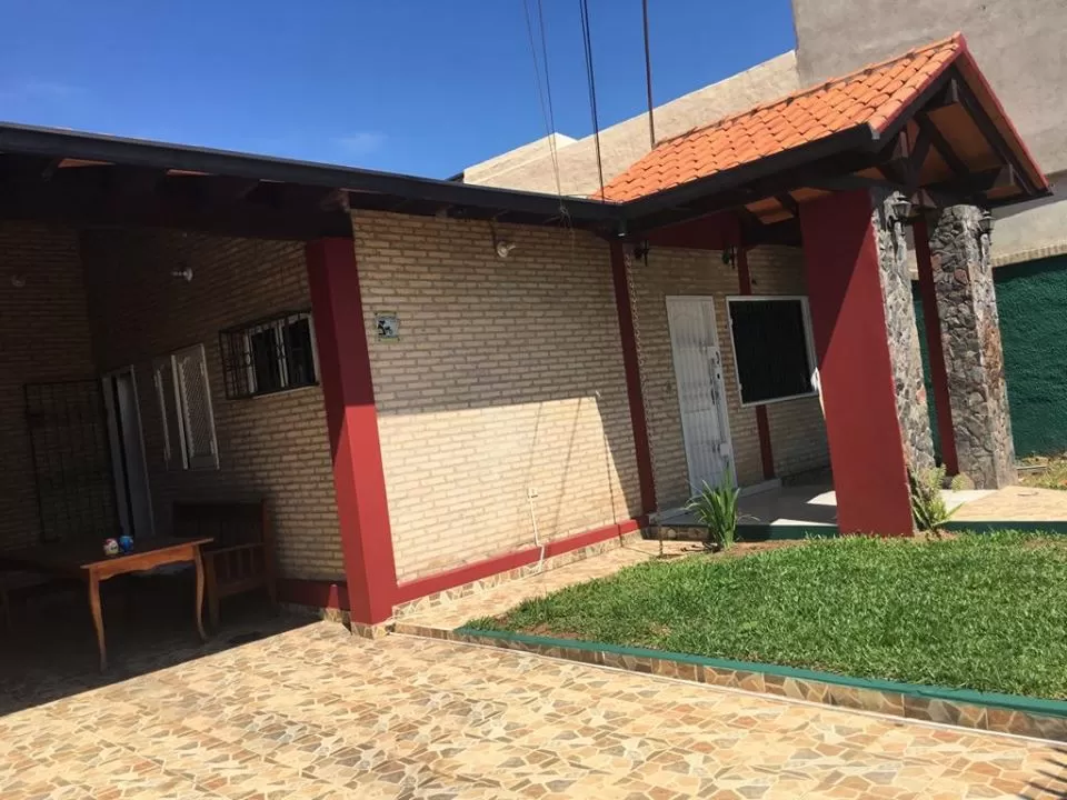 MR ALONSO AEROPUERTO: 360M2, IMPECABLE RESIDENCIA EN VENTA - 560.000.000 GS. — foto 3