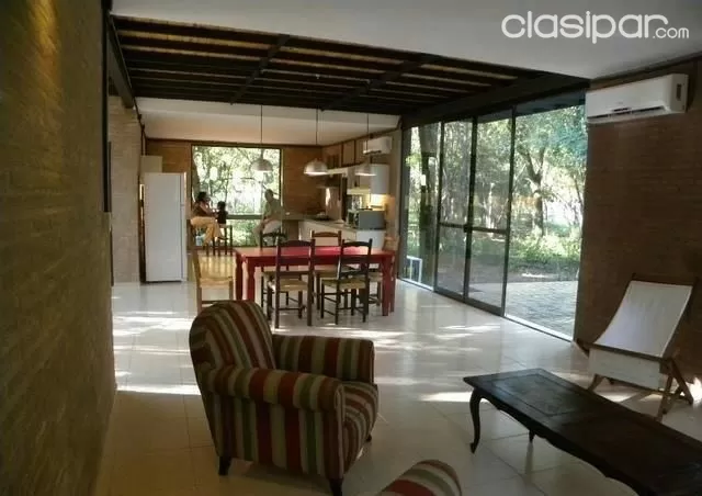SURUBI-Í: 2.400 M2, HERMOSA RESIDENCIA, ELEGANTE UBICACIÓN - 180.000 USD. — foto 3