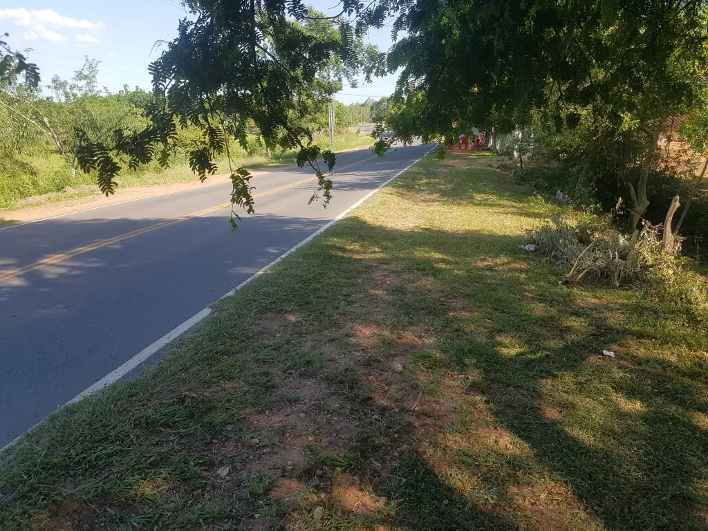 Terreno sobre ruta asfaltada — foto 2