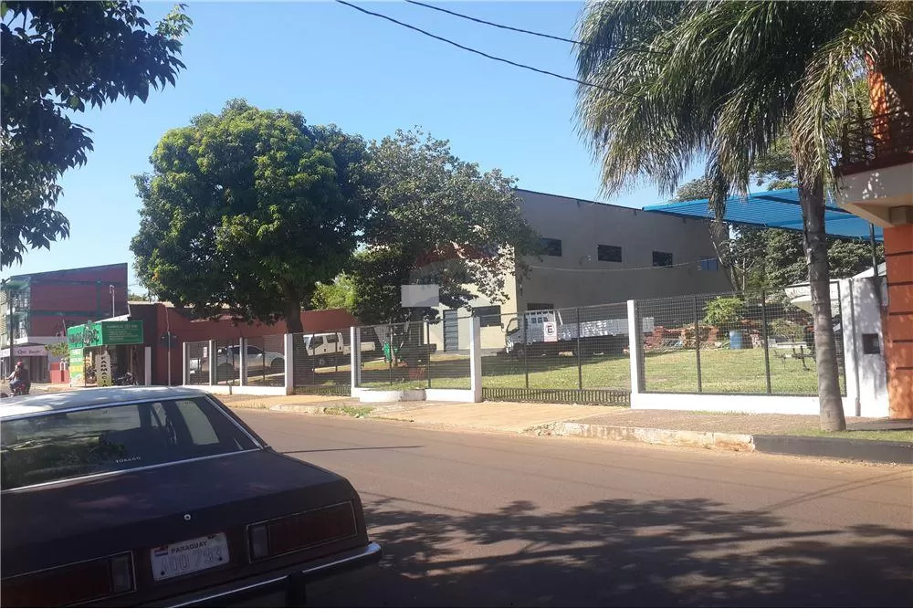 AMPLIO TERRENO CON DEPOSITO EN ZONA COMERCIAL — foto 3