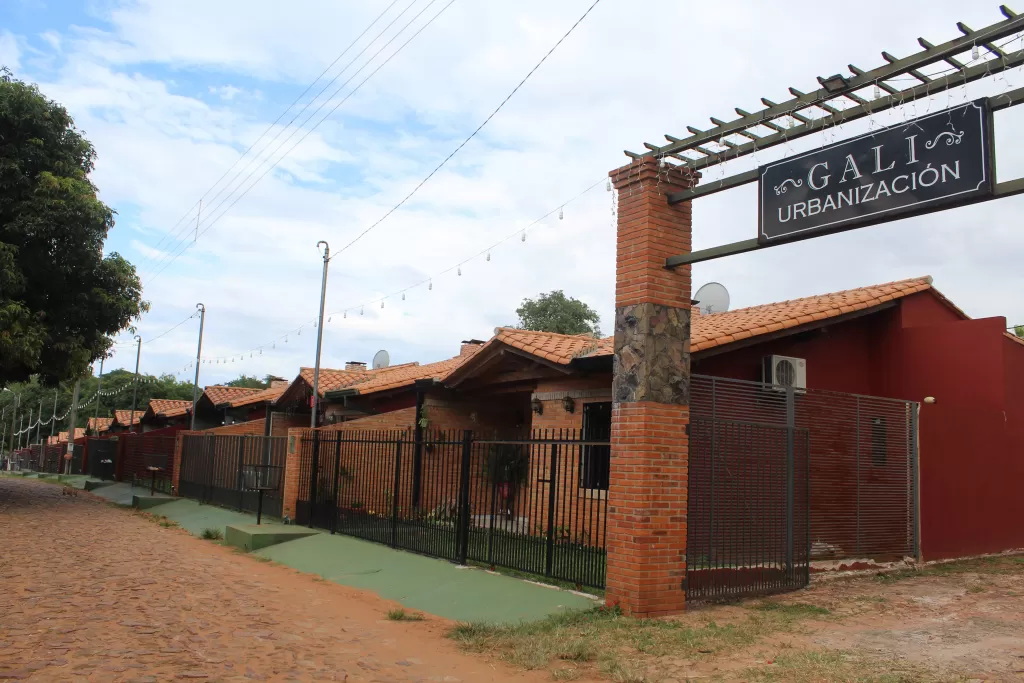 TERRENOS + CASAS TERMINADAS A CUOTAS — foto 2