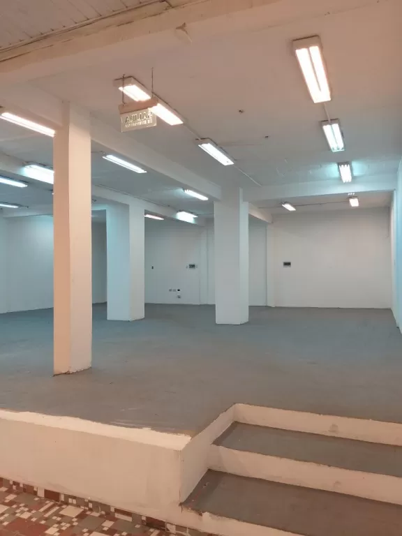 Alquilo amplio salón comercial — foto 3