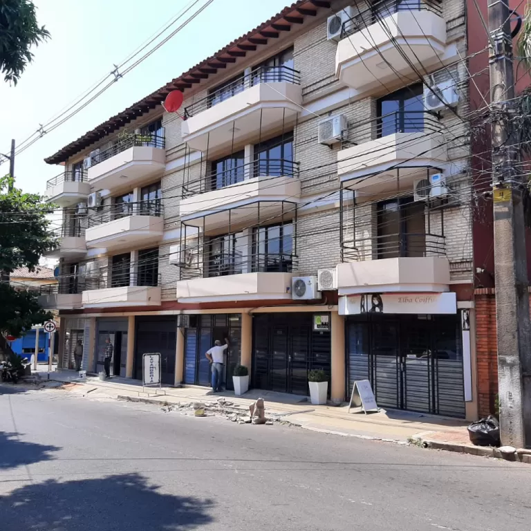 ALQUILO SALON PARA LOCAL COMERCIAL EN BARRIO JARA — foto 2