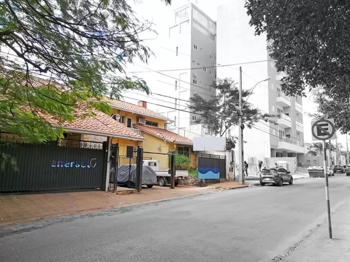 EN PLENO CENTRO DE VILLA MORRA TERRENO CON VIVIENDA — foto 2