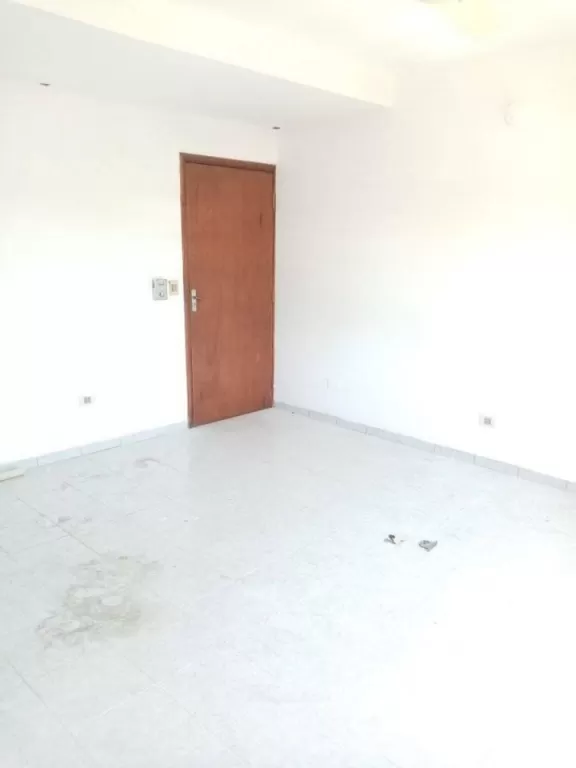 Alquilo hermoso departamento en el Barrio Nazareth sobre la Avenida República Argentina — foto 2