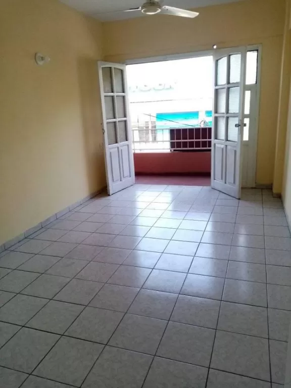 Alquilo hermoso departamento en el Barrio Nazareth sobre la Avenida República Argentina — foto 3