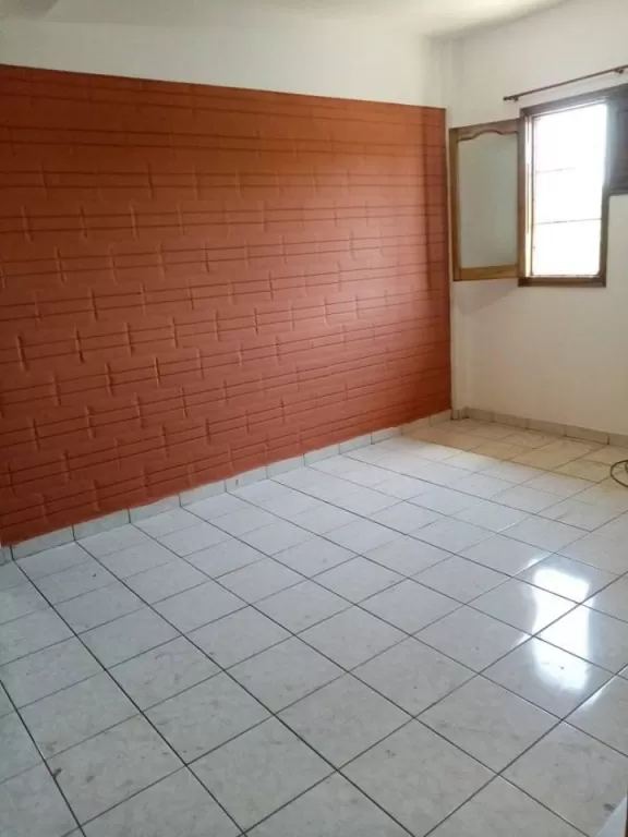 Alquilo hermoso departamento en el Barrio Nazareth sobre la Avenida República Argentina — foto 2