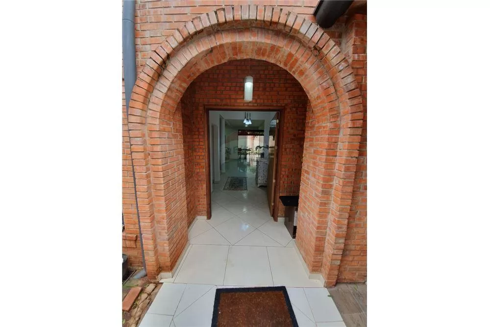 HERMOSA RESIDENCIA EN FDO — foto 2