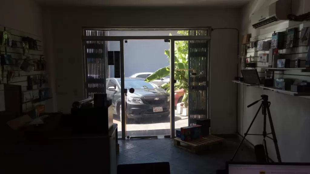 ALQUILO SALÓN A 1 CUADRA DE AV. E. AYALA — foto 2