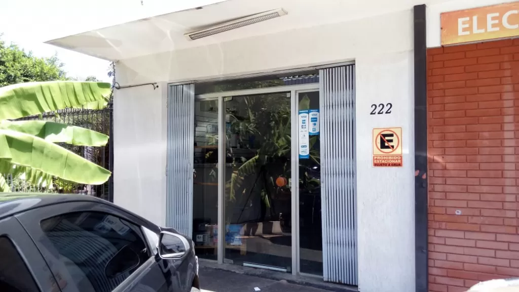 ALQUILO SALÓN A 1 CUADRA DE AV. E. AYALA — foto 3