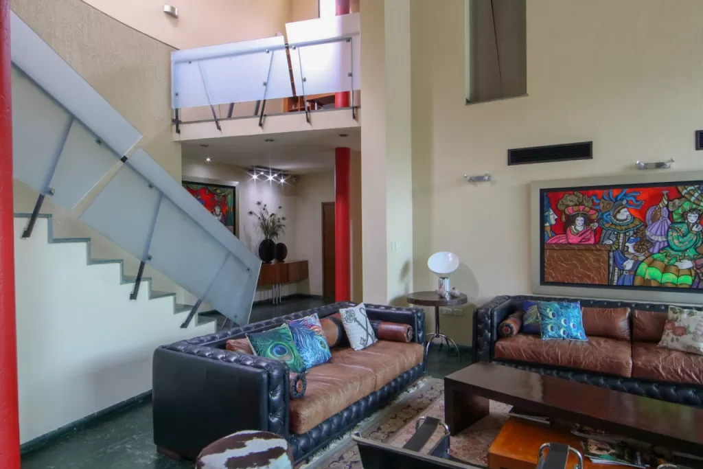 MBURUCUYÁ: ELEGANTE RESIDENCIA MINIMALISTA, 5 DORMITORIOS, JARDÍN, PISCINA, 750.000 USD. — foto 3