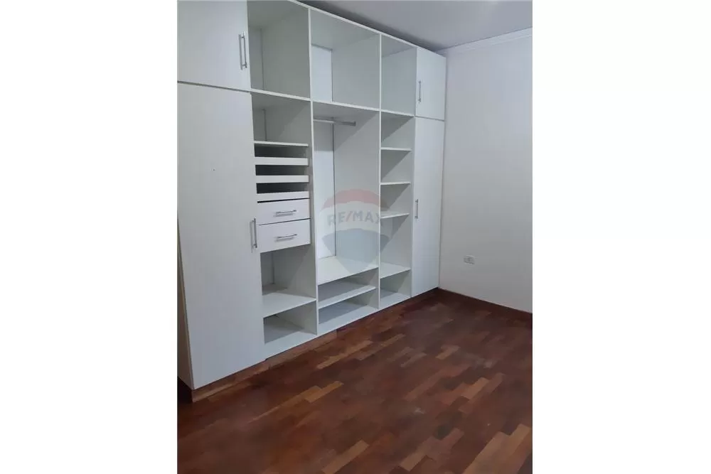 ALQUILO CASA DE 4 DORMITORIOS EN LAMBARE ZONA MEDICOS DEL CHACO — foto 2