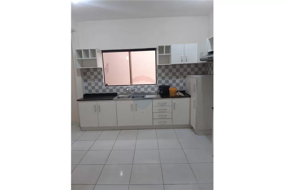 ALQUILO CASA DE 4 DORMITORIOS EN LAMBARE ZONA MEDICOS DEL CHACO — foto 3