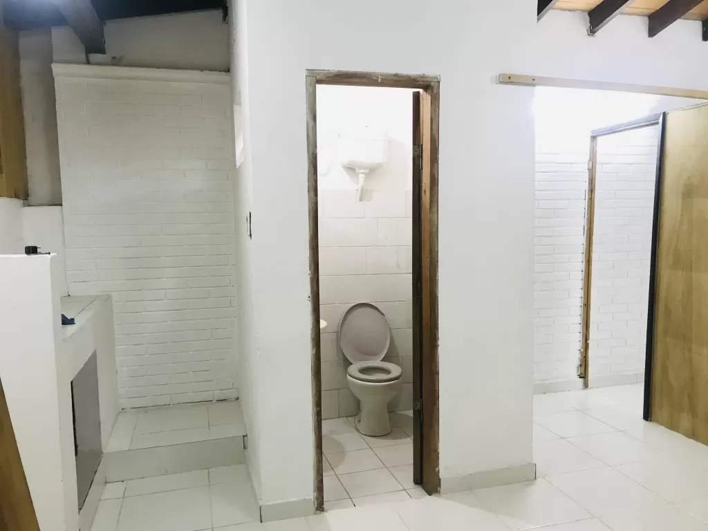 Salón comercial, sobre Augusto Roa Bastos, Lambaré. — foto 3