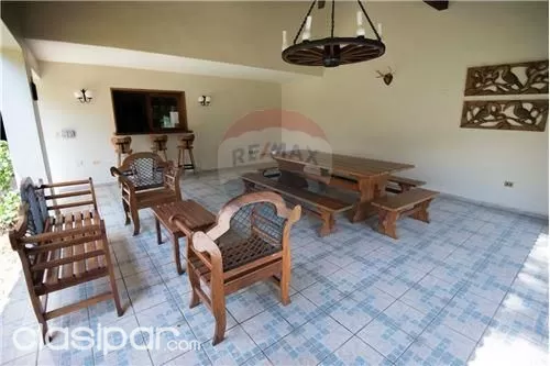 Amplia Residencia estilo Europeo en Ycua Sati — foto 2