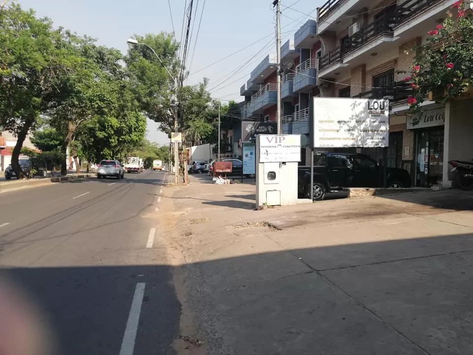 Alquilo hermoso local comercial sobre la Avenida Santísima Trinidad en el Barrio Mburucuya — foto 2