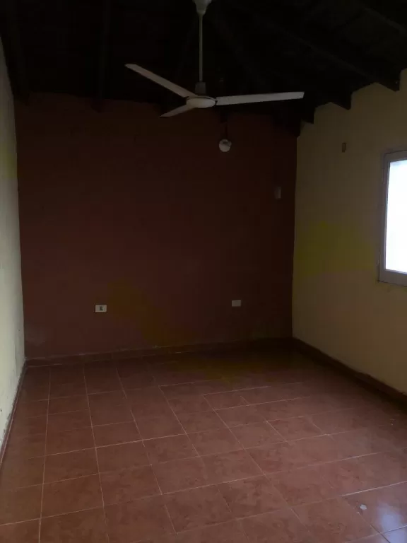 ALQUILO CASA A 2 CUADRAS DE MCAL LOPEZ — foto 3