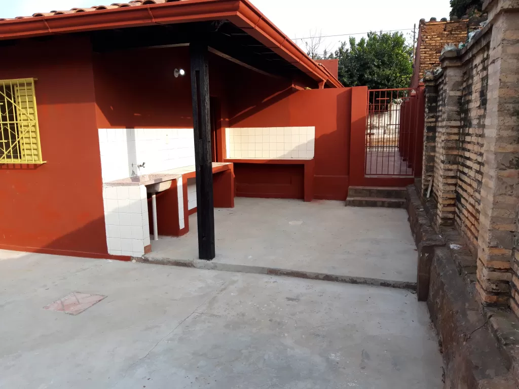Vendo hermosa casa en el Bo San Pablo de Asunción, excelente ubicación para inversionistas — foto 3