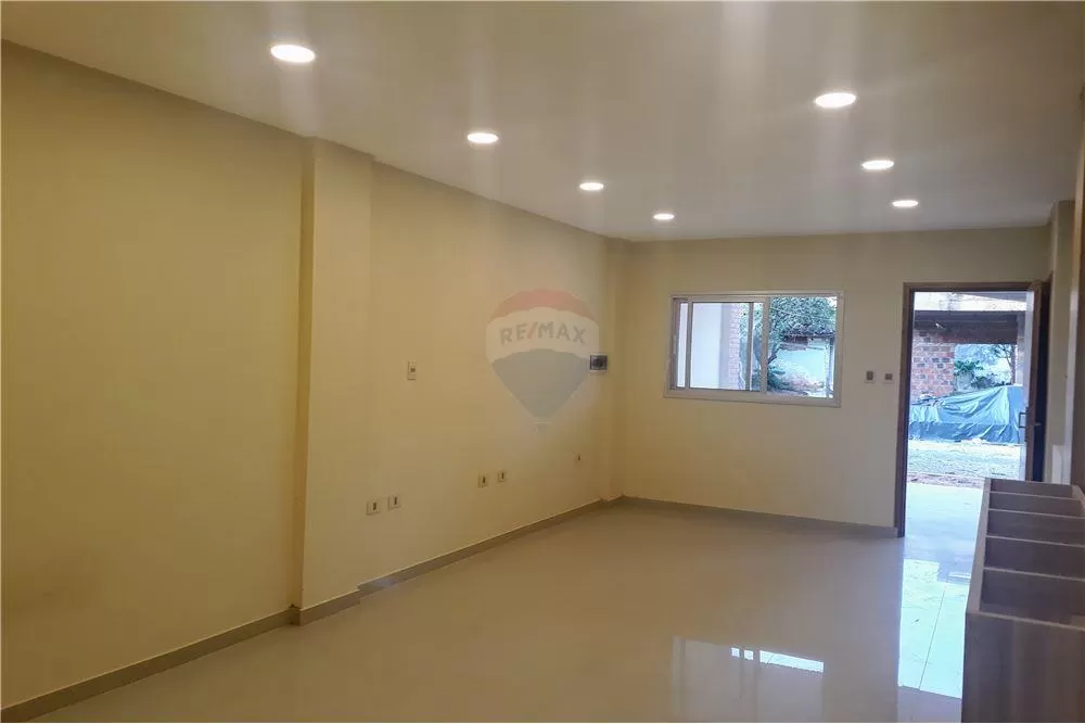 DUPLEX EN BARRIO CERRADO EN LAMBARE — foto 3