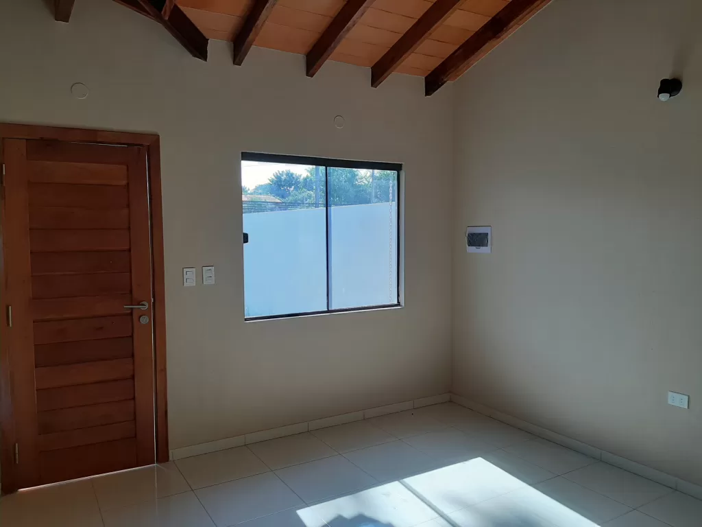 VENDO HERMOSA CASA TIPO DUPLEX SOBRE AVENIDA ASFALTADA SAN LORENZO — foto 3