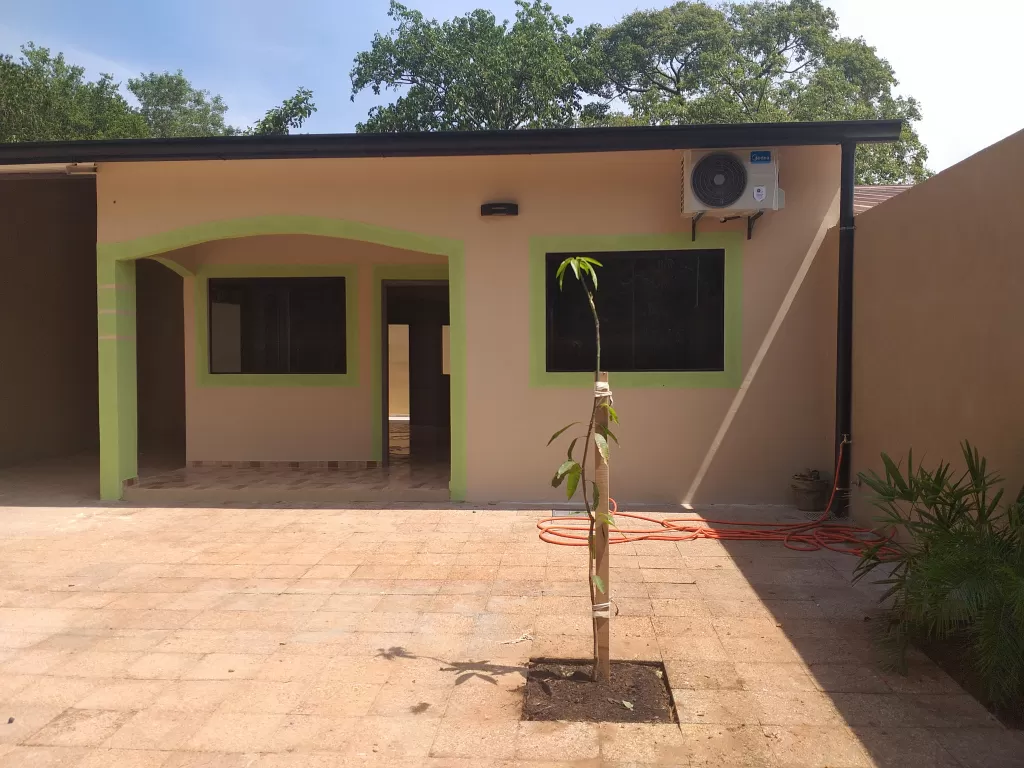 🏡🏡 VENDO CASA A ESTRENAR EN PLENO CENTRO DE ITAUGUA — foto 2