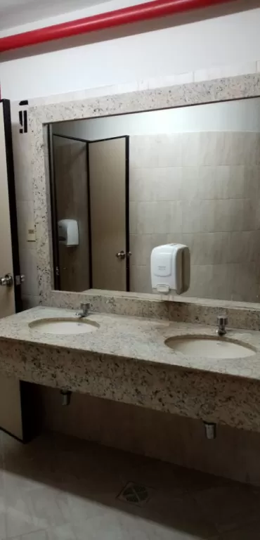 ALQUILO AMPLIA RESIDENCIA EN ASUNCIÓN ZONA CENTENARIO COD 2848 PRECIO: 7.000 USD MAS IVA. — foto 3