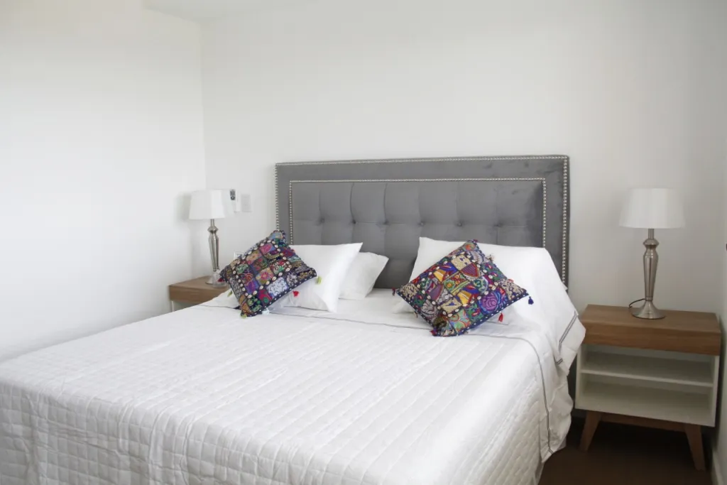 PALACIO DE LOS PATOS: ELEGANTE DEPTO. AMOBLADO, 2 SUITES, SEGURIDAD 24 HS - 1.800 USD. — foto 3