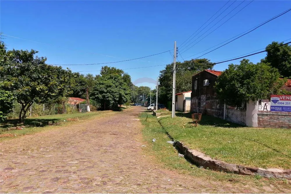 VENDO TERRENO CON CASA REFACCIONAR O DEMOLER — foto 2