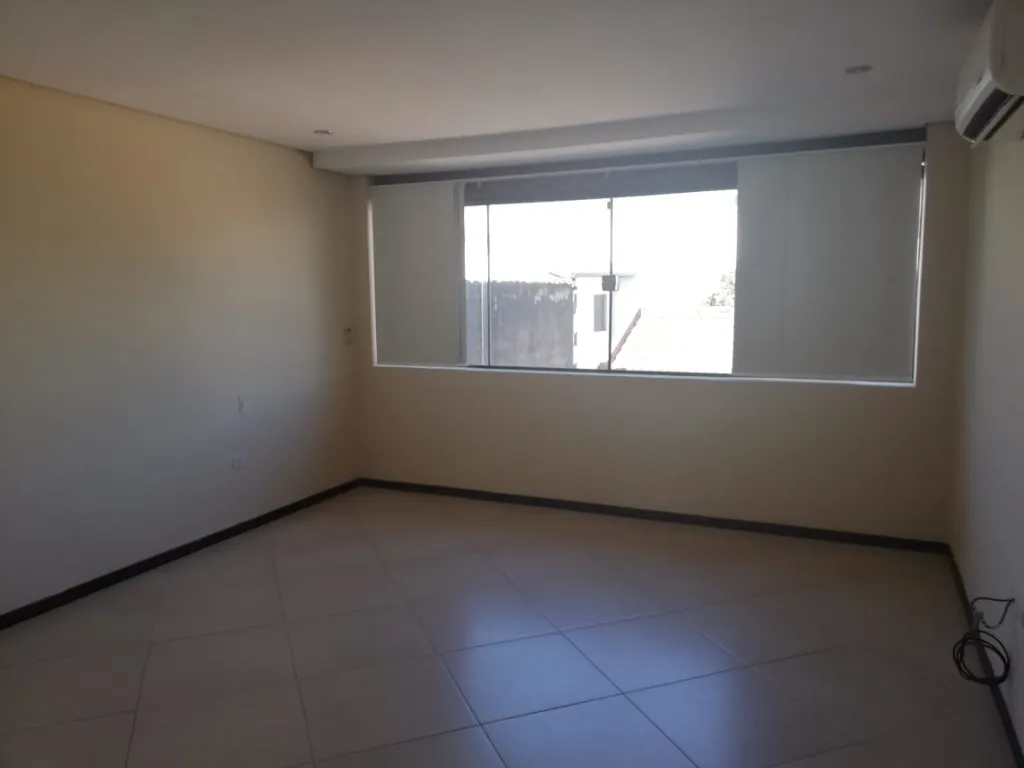 SEMINARIO - CENTENARIO: ELEGANTE DÚPLEX, 3 DORMITORIOS, JARDÍN, PISCINA - 1.300 USD. — foto 3