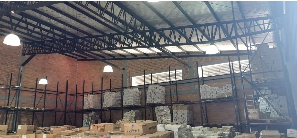 LAMBARE: 467 M2 IMPECABLE DEPOSITO EN ALQUILER - 11.500.000 GS. — foto 3