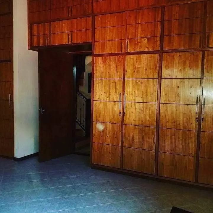 VENDO AMPLIA CASA. Zona Primer Presidente COD 1747 PRECIO: 240.000 USD — foto 3