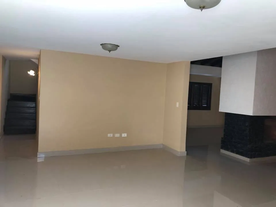 AMPLIA VIVIENDA CON PISICNA Bo. MANORA — foto 3