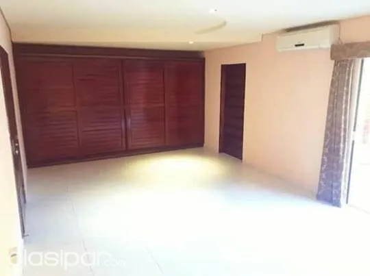 GOETHE, YCUA SATI: CONFORTABLE DÚPLEX, 4 DORMITORIOS, JARDÍN, BELLO!! 7.500.000 GS. — foto 3