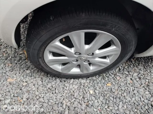 Toyota Vitz 2009 — foto 4