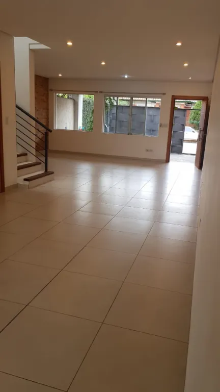 MBURUCUYA – MOLAS LOPEZ: ELEGANTE DÚPLEX, 3 SUITES, JARDÍN, PISCINA -8.000.000 GS. — foto 2