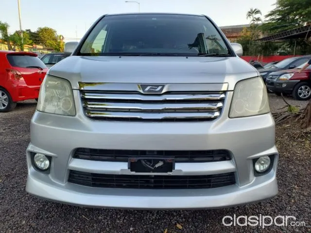 Toyota Noah 2003 - foto 2
