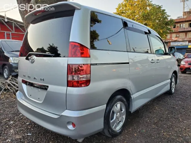Toyota Noah 2003 - foto 8