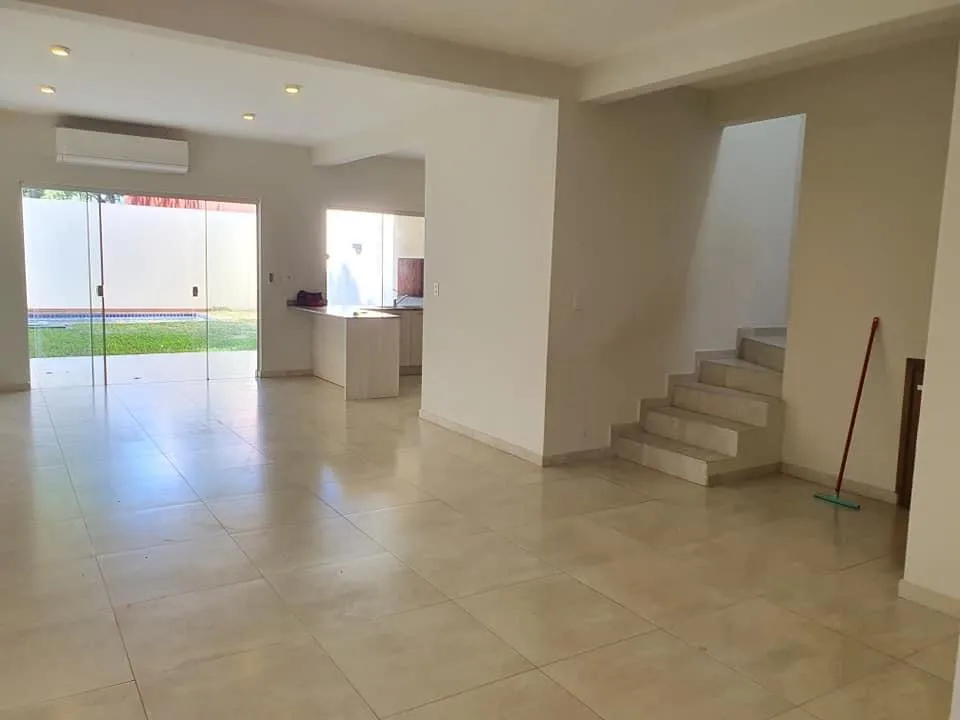 Alquilo duplex con piscina — foto 3