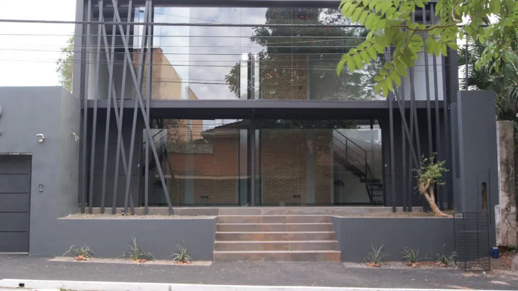 VILLA MORRA: MUY ELEGANTE, P EMPRESAS, TIENDAS, 2 NIVELES, 95M2 – 1.300 USD. — foto 2