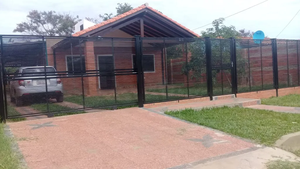 Vendo hermosa casa en centro de Limpio — foto 2