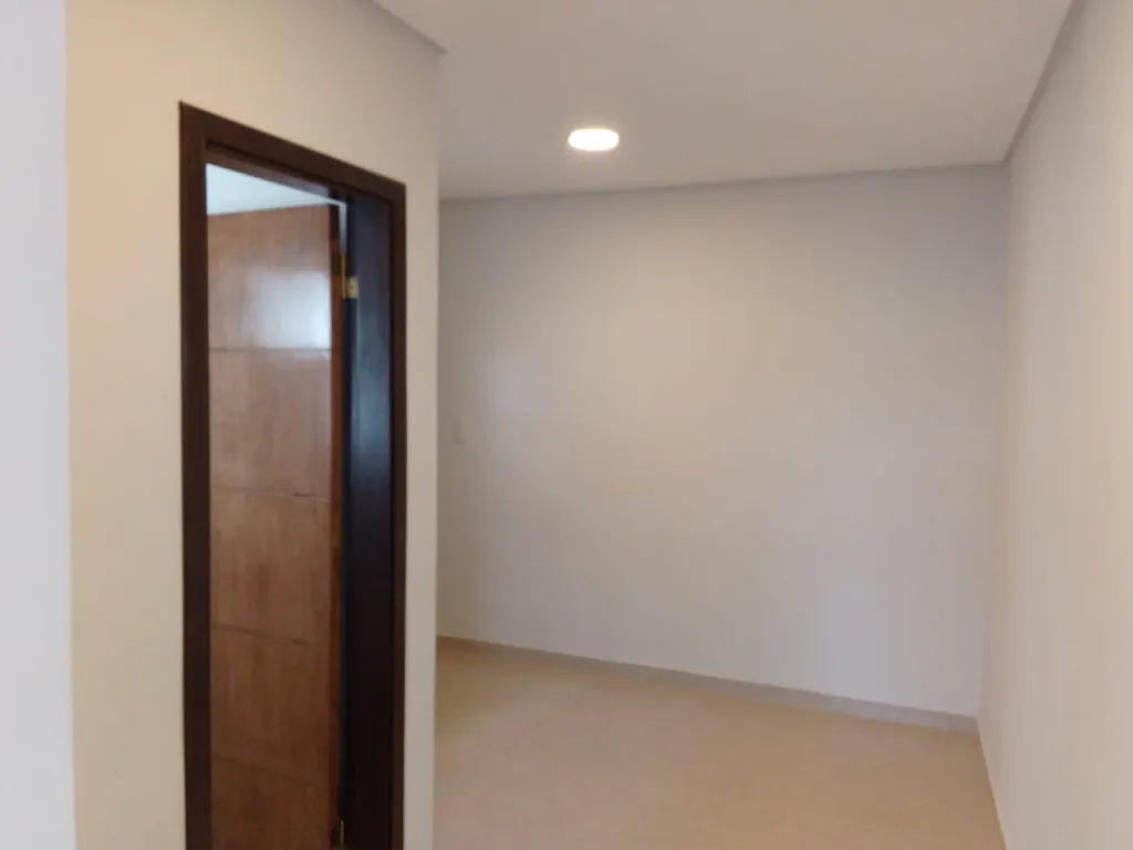 ALQUILO AMPLIO SALON A ESTRENAR EN BARRIO HERRERA — foto 2
