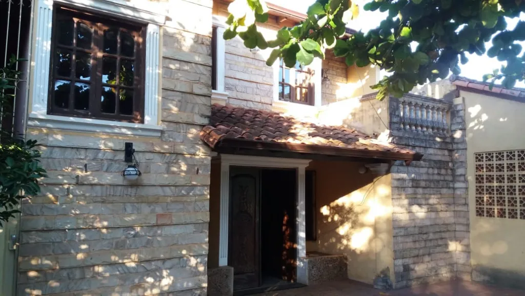 Vendo casa dos pisos zona km 15 y medio Tajuasape Barrio Santa Librada zona San Lorenzo — foto 2