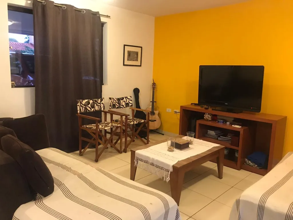 COND. BOULEVARD – LUQUE: ELEGANTE RESIDENCIA AMOBLADA, JARDÍN, PISCINA — foto 2
