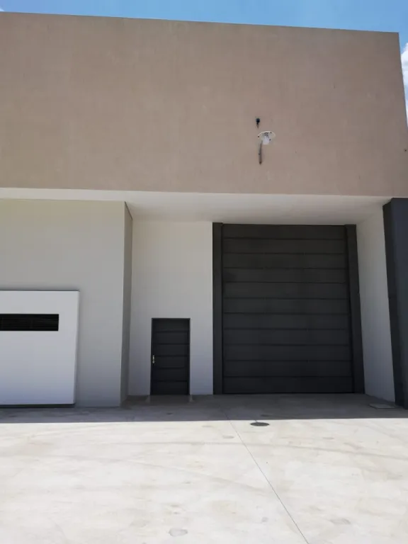 Z SEMINARIO: 2 DEPÓSITOS PREMIUM + OFICINAS + ESTACIONAMIENTOS – 2.500 USD CU. — foto 2