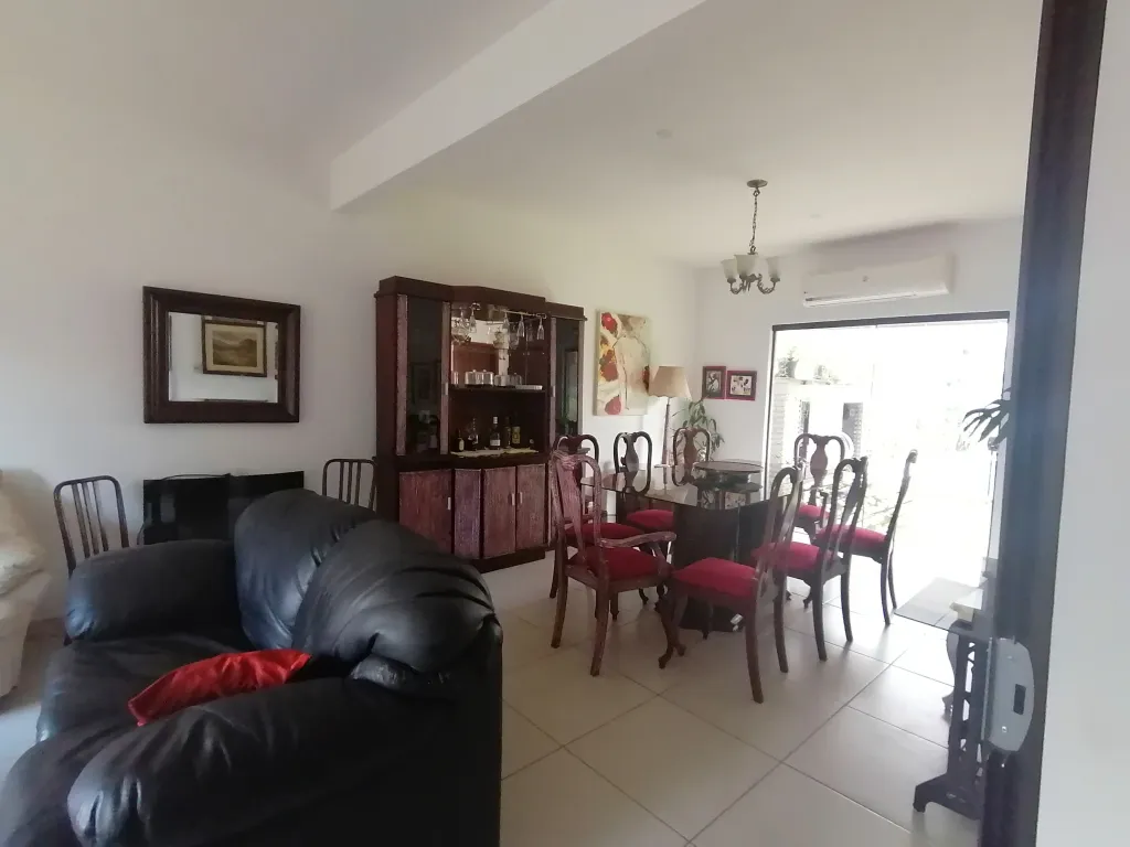 Hermosa Residencia en Barrio Hipódromo — foto 2