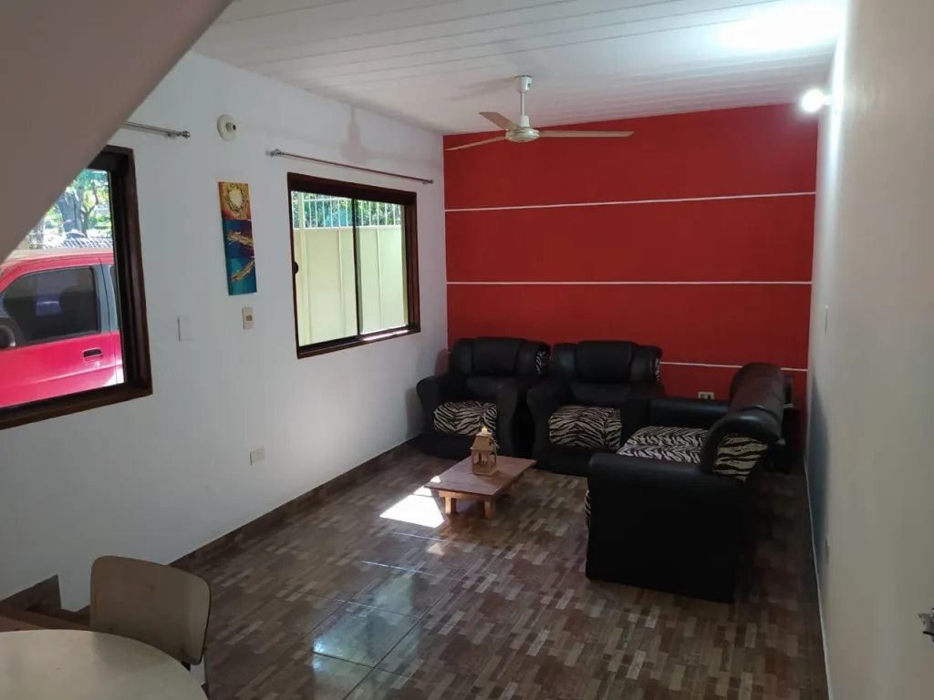 VENDO CASA DE DOS PLANTAS EN LA CIUDAD DE SAN ANTONIO — foto 3