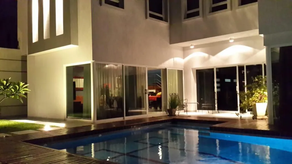 CARMELITAS SHOP. DEL SOL: ELEGANTE RESIDENCIA MINIMALISTA, 4 DORMIT, JARDÍN, PISCINA. — foto 2