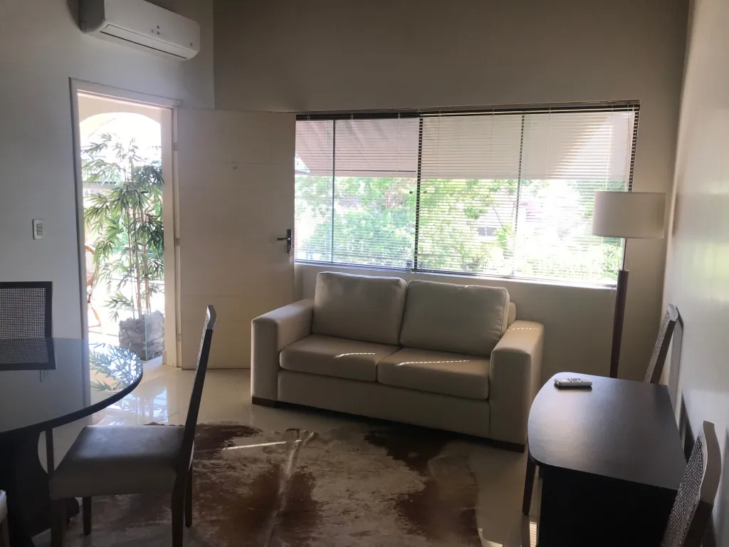 Alquilo hermosos Deptos. amoblados de 1 dormitorio en casona antigua, centro de Asuncion — foto 2