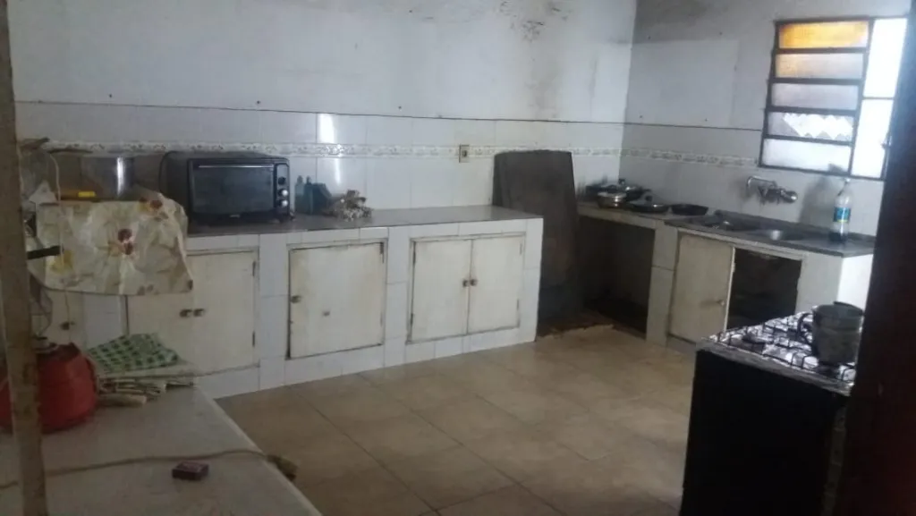 VENDO CASA CON SALON COMERCIAL EN LUQUE, ZONA RAKIURA. J4142 — foto 3